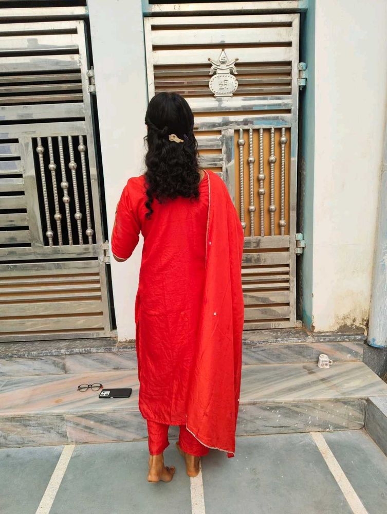 Elegant Rad Kurta