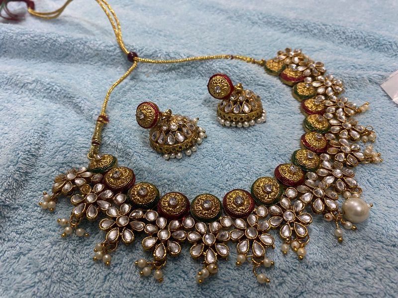 Elegant Kundan Necklace &amp; Earring Set