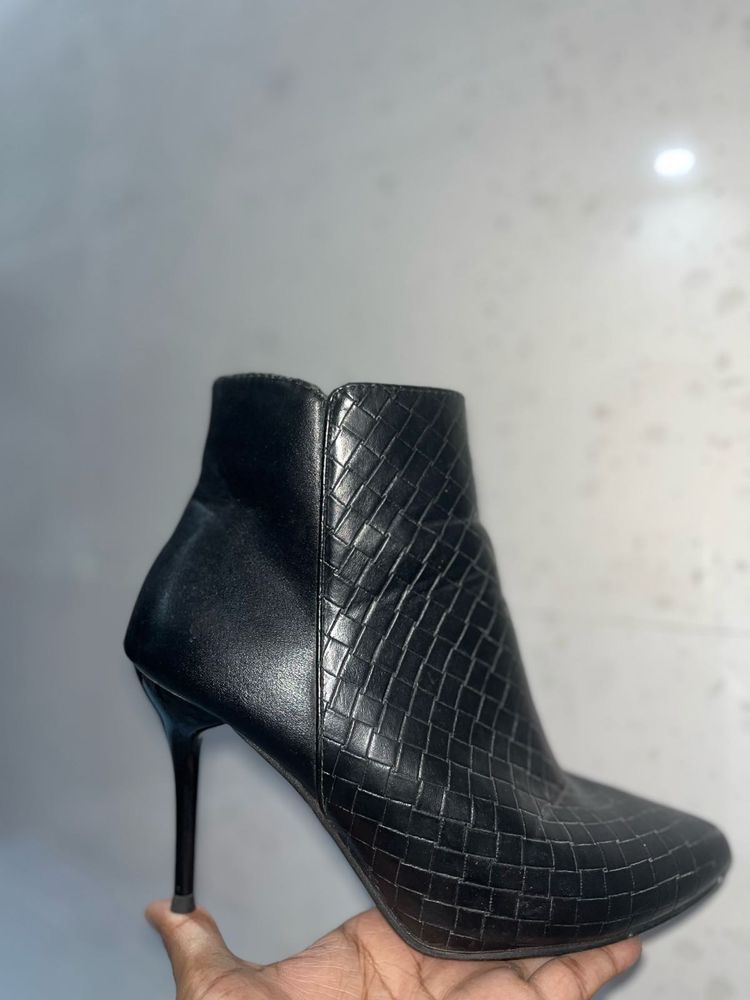 Chic Black Heeled Ankle Boots