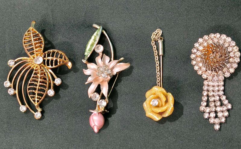 Set of 4 Vintage Brooches