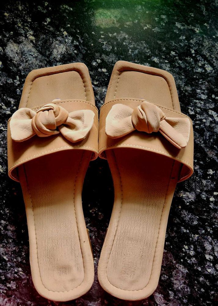 Stylish Beige Bow Slides