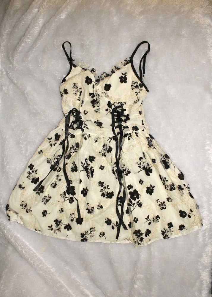Vintage Floral Lace-Up Mini Dress