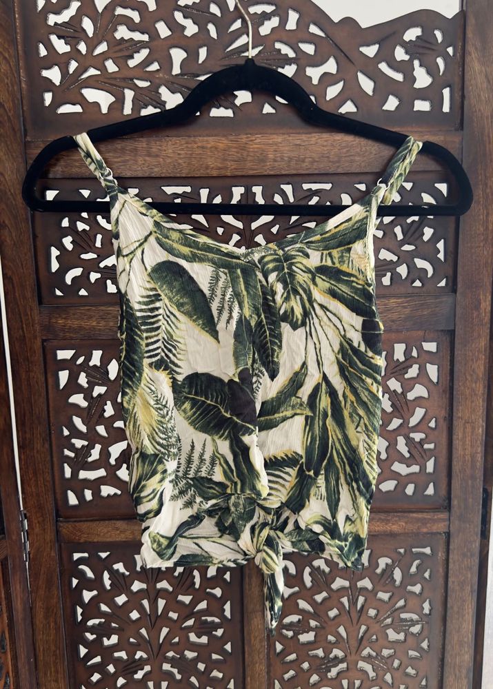 H&amp;M New Tropical Tie Detail Crop Top