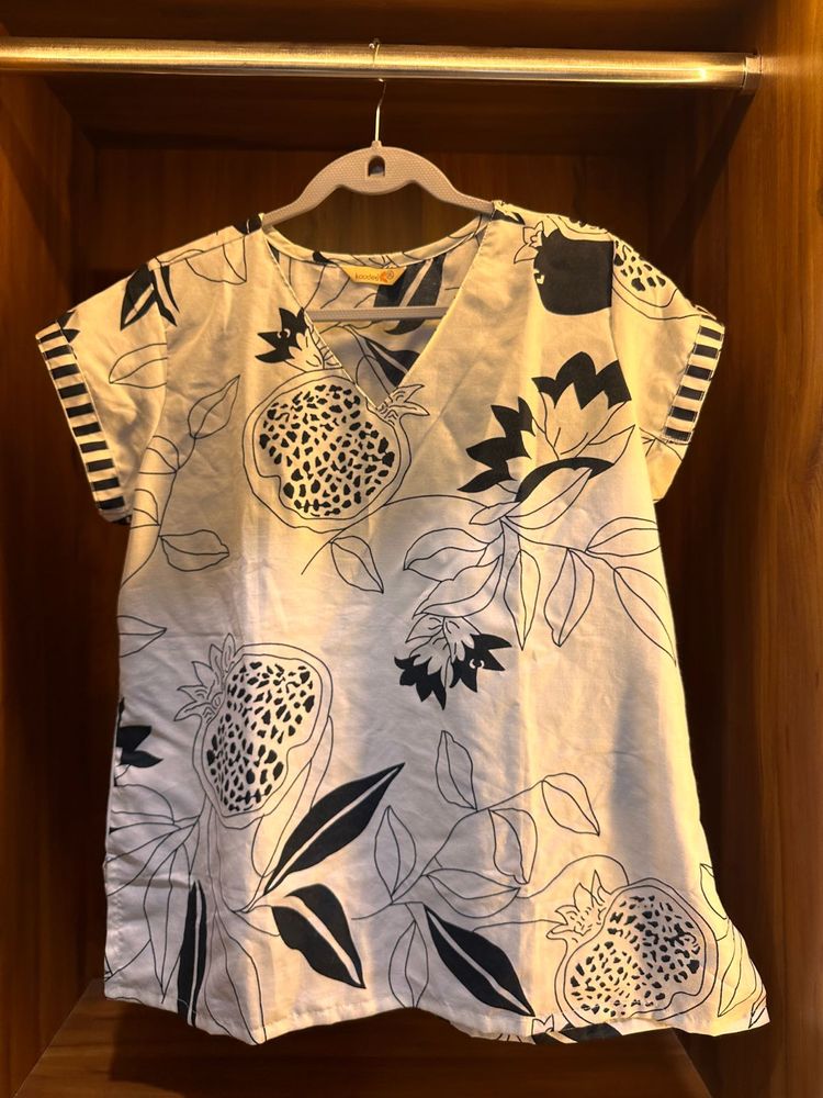 Short kurti top with matching bottoms