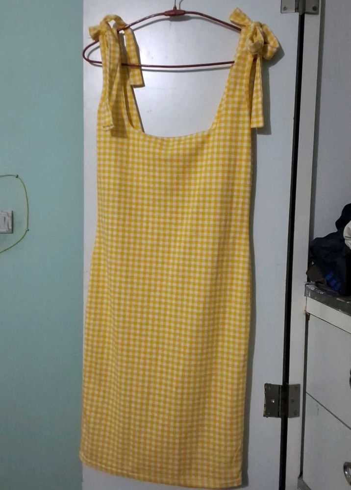 yellow dress white checkered