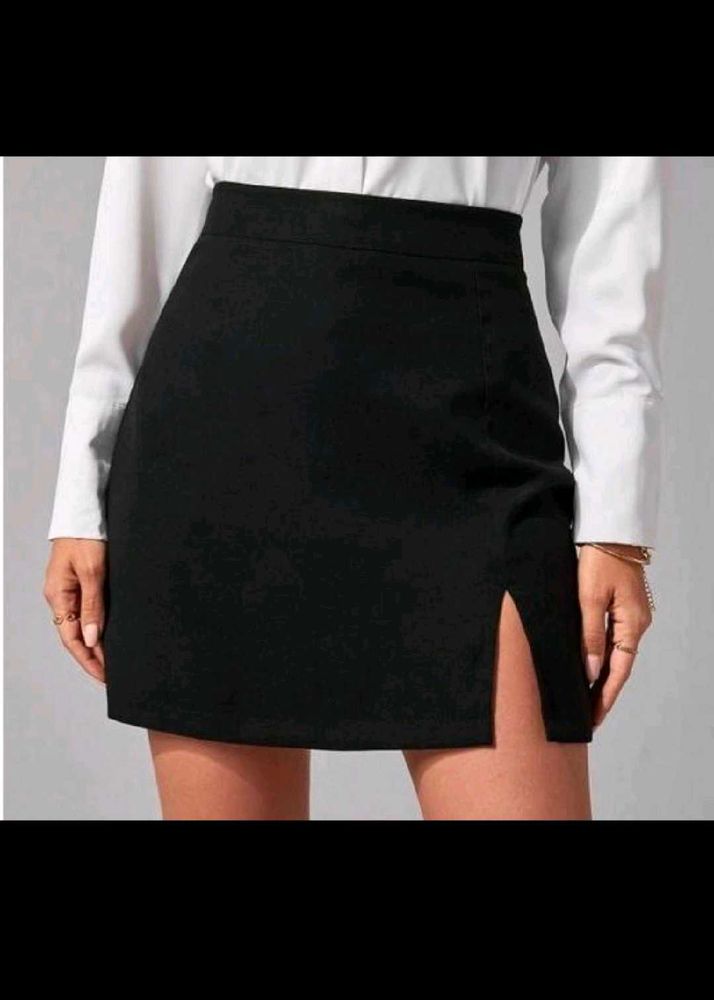 Chic Black Mini Skirt with Slit