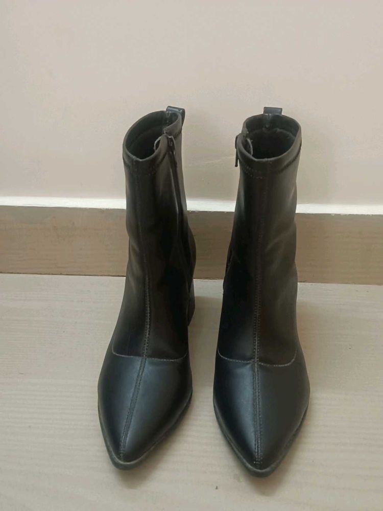 Chic Black Heeled Ankle Boots