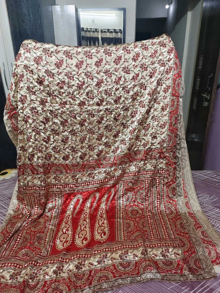 Exquisite Traditional Silk Saree