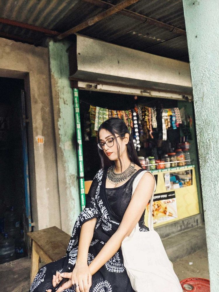 ELEGANT Black &amp; White Saree🖤