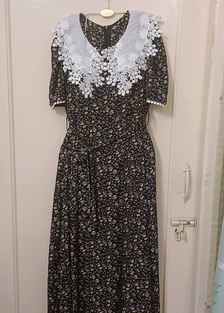 Floral Print Midi Dress w/ Lace Collar