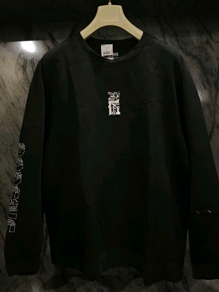 Black Crew Neck Graphic Sweatshirt
