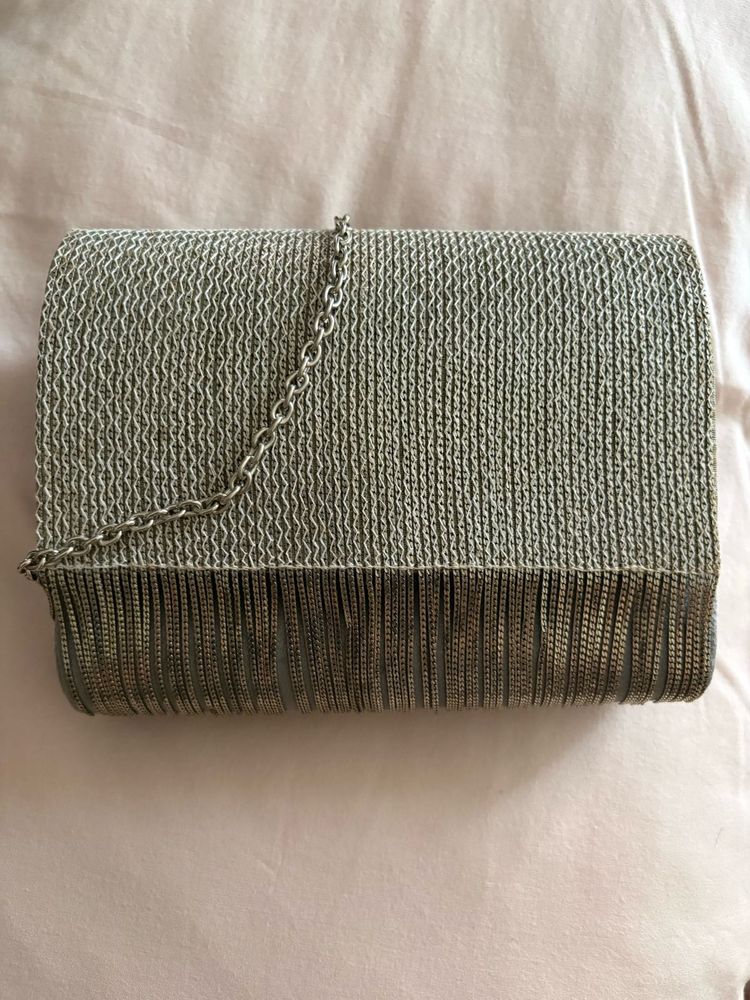 Trendy Chain Shoulder Bag with Fringe