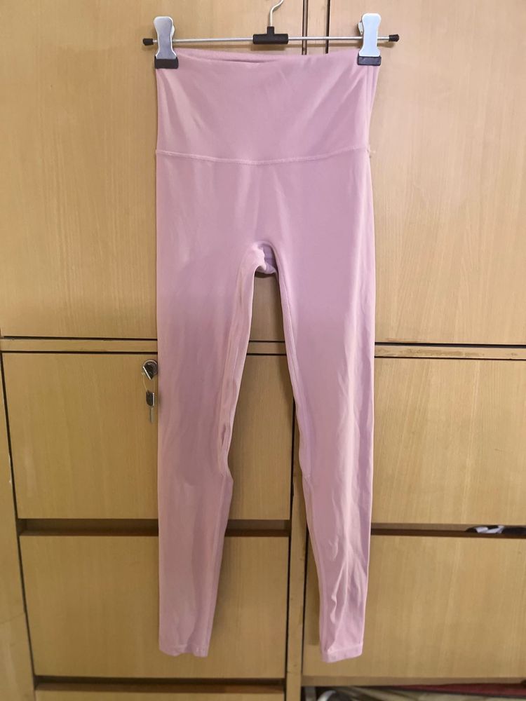 Sample Lululemon High Stretch Squat Proof Leggings