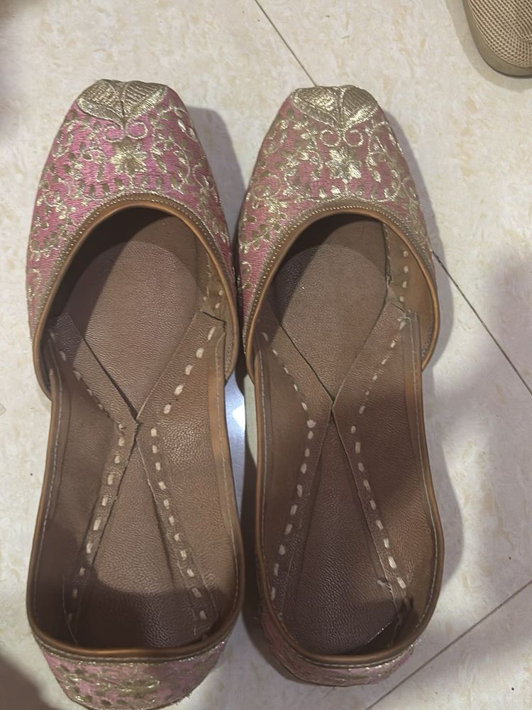 Pink Embroidered Juttis