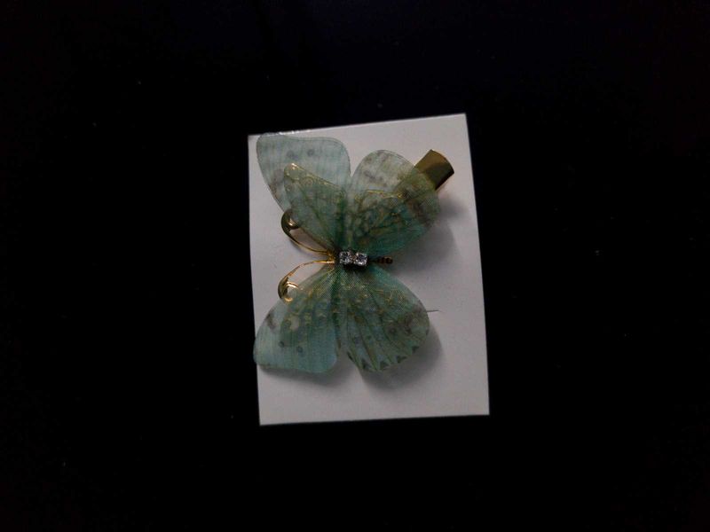 choose any ( 1 )Butterfly korean Hair Clip 🩷 or💚