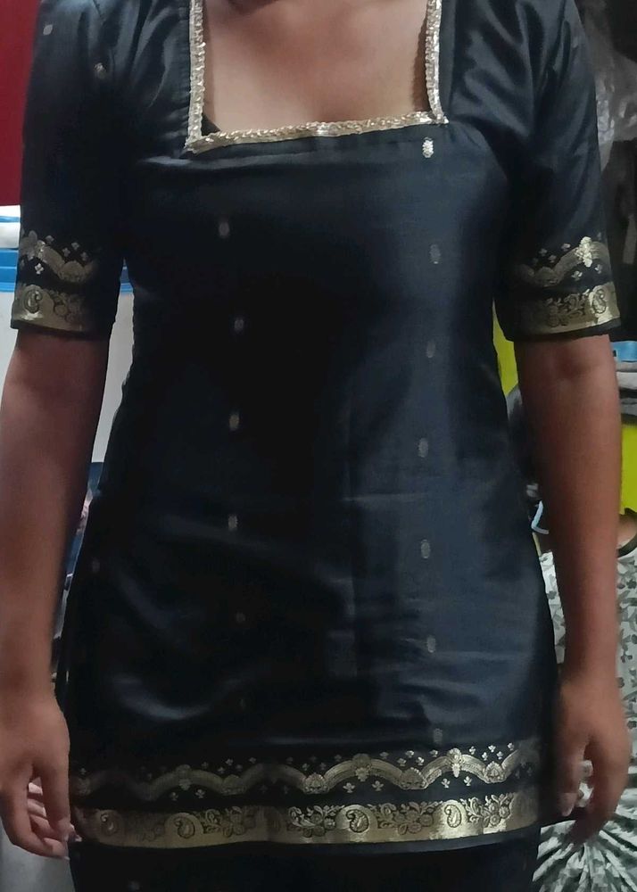Elegant Black Kurta Set with Gold Embellishments