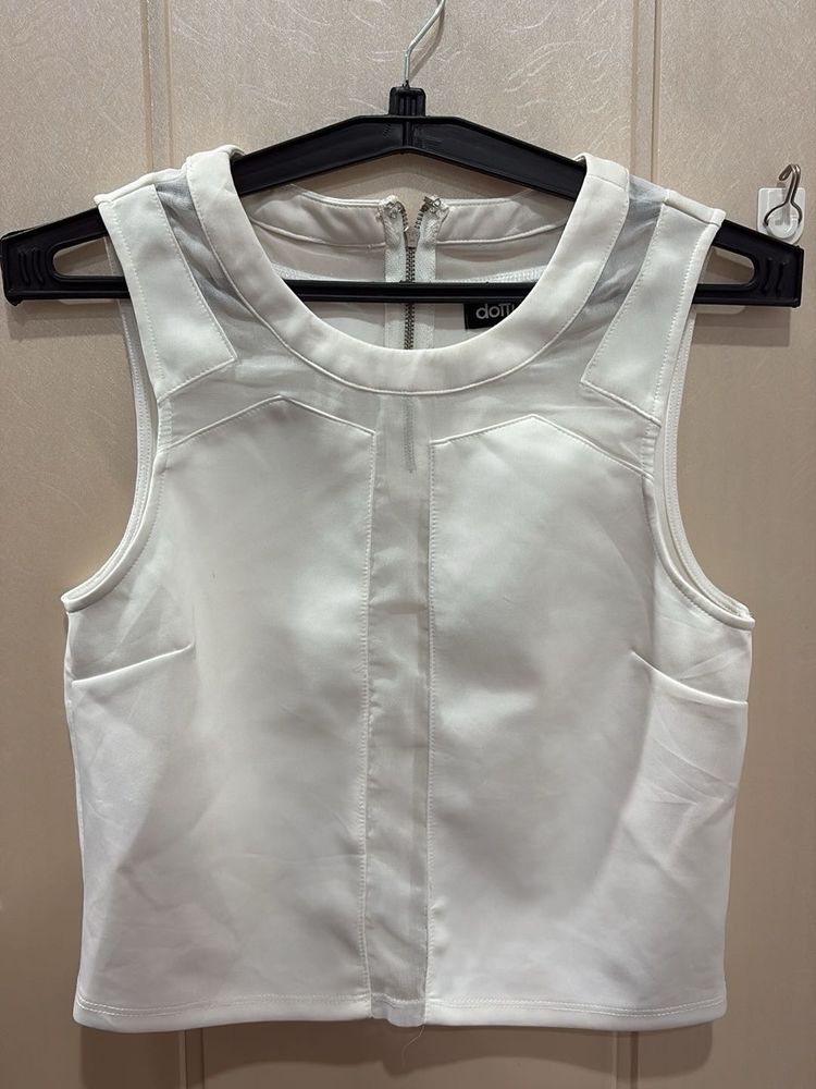 Chic White Sleeveless Top