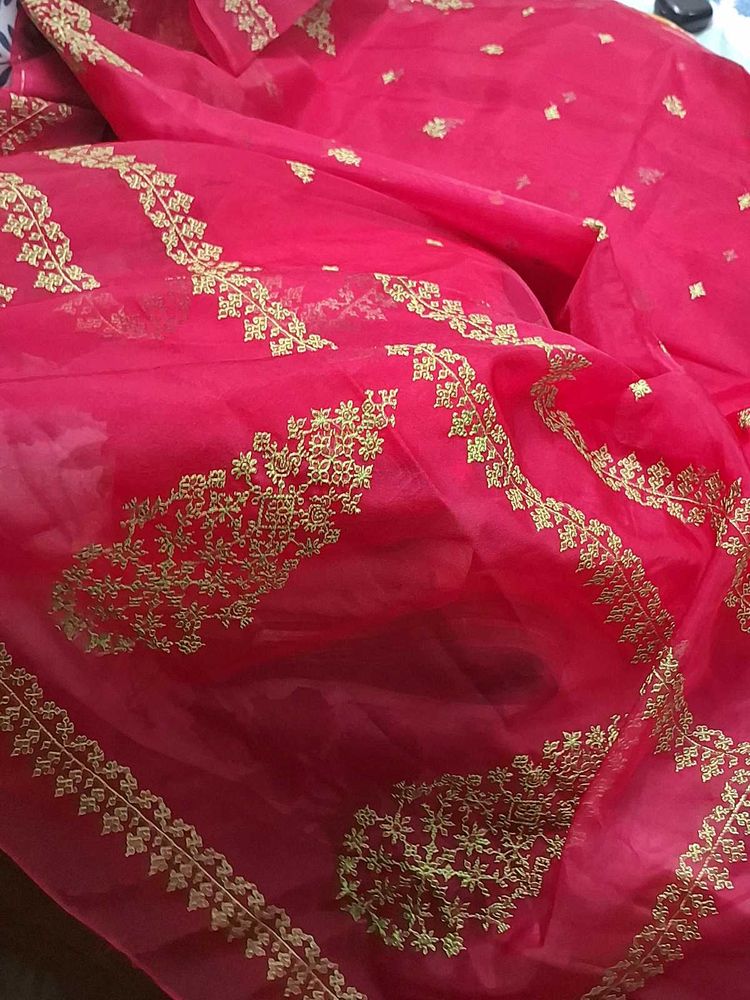 Rani Pink Saree with Contrast blouse piece
