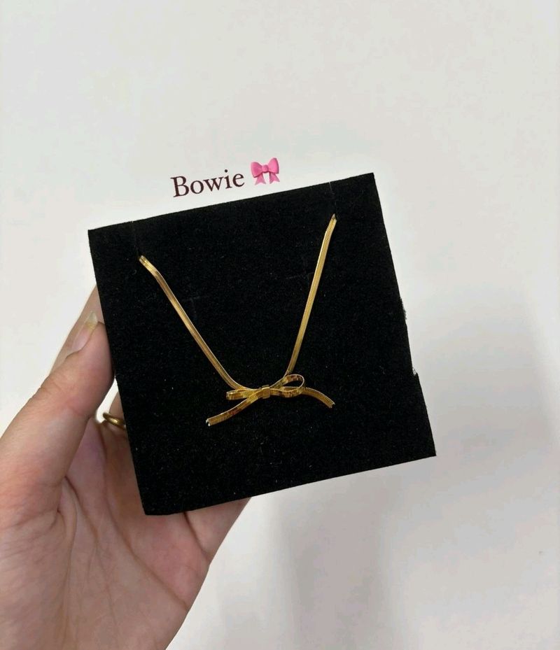 Bow Necklace