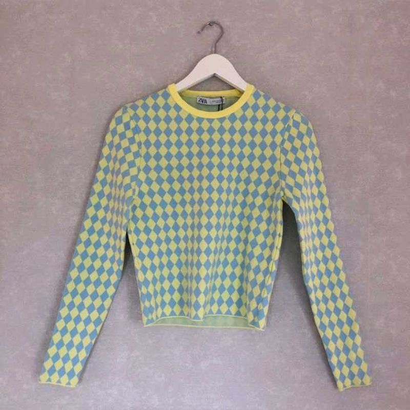 Zara Diamond Pattern Knit Sweater