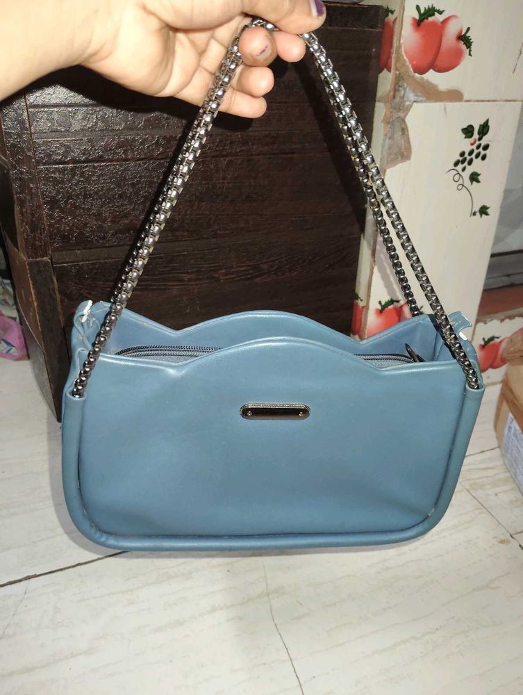 Stylish Blue Shoulder Bag with Chain Strap