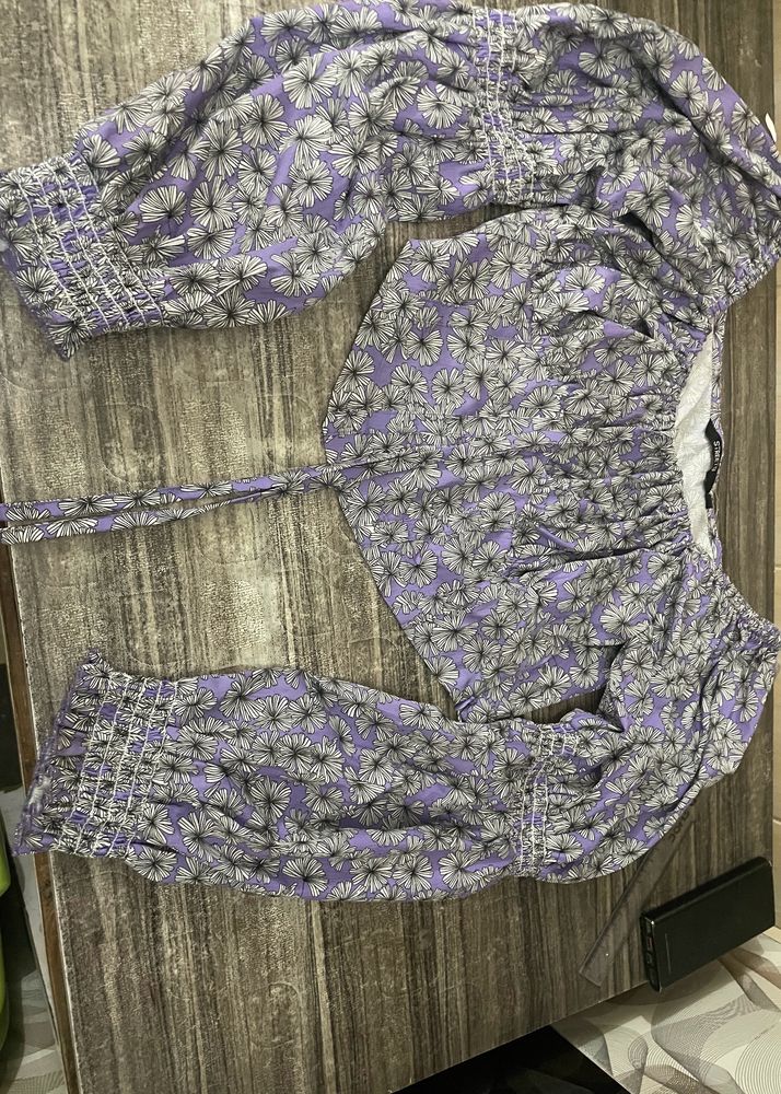 Crop Top With Stylish Neck