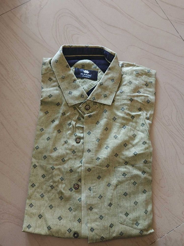 Men's Patterned Button-Up Shirt