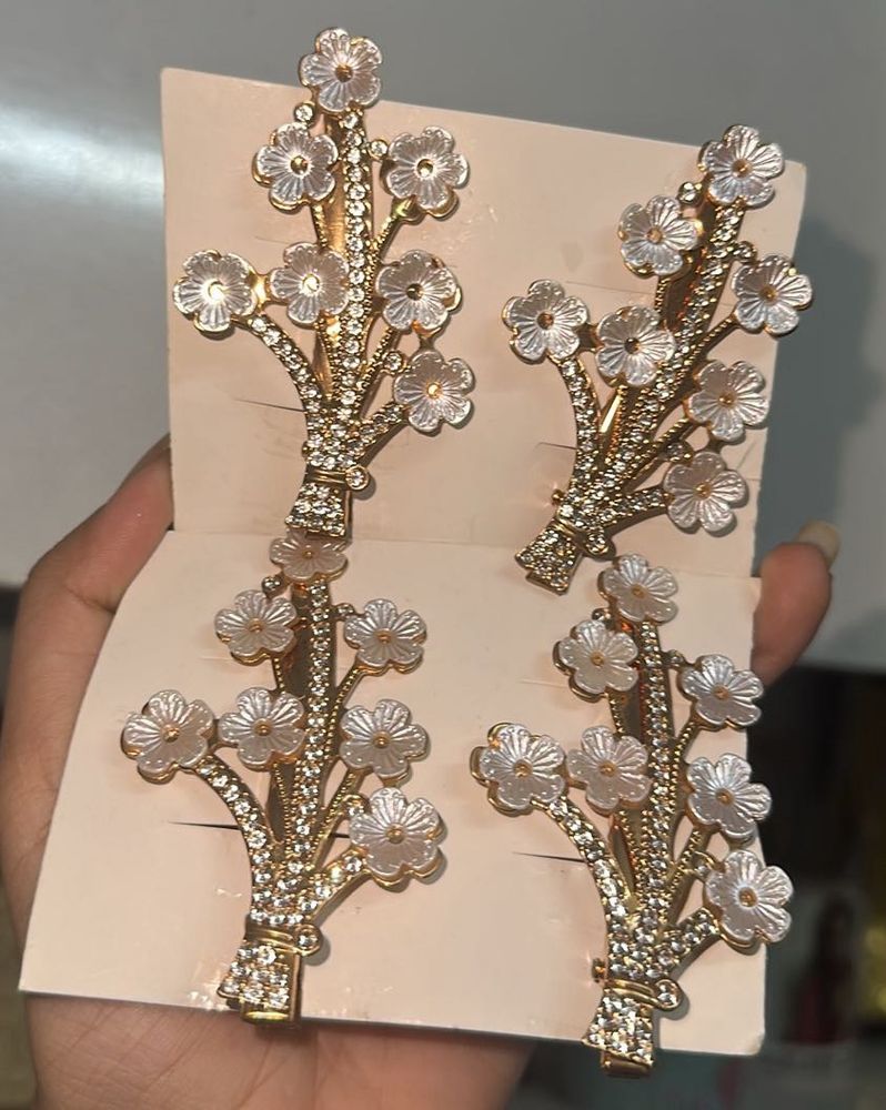 Set of 4 Elegant Flower Hair Clips