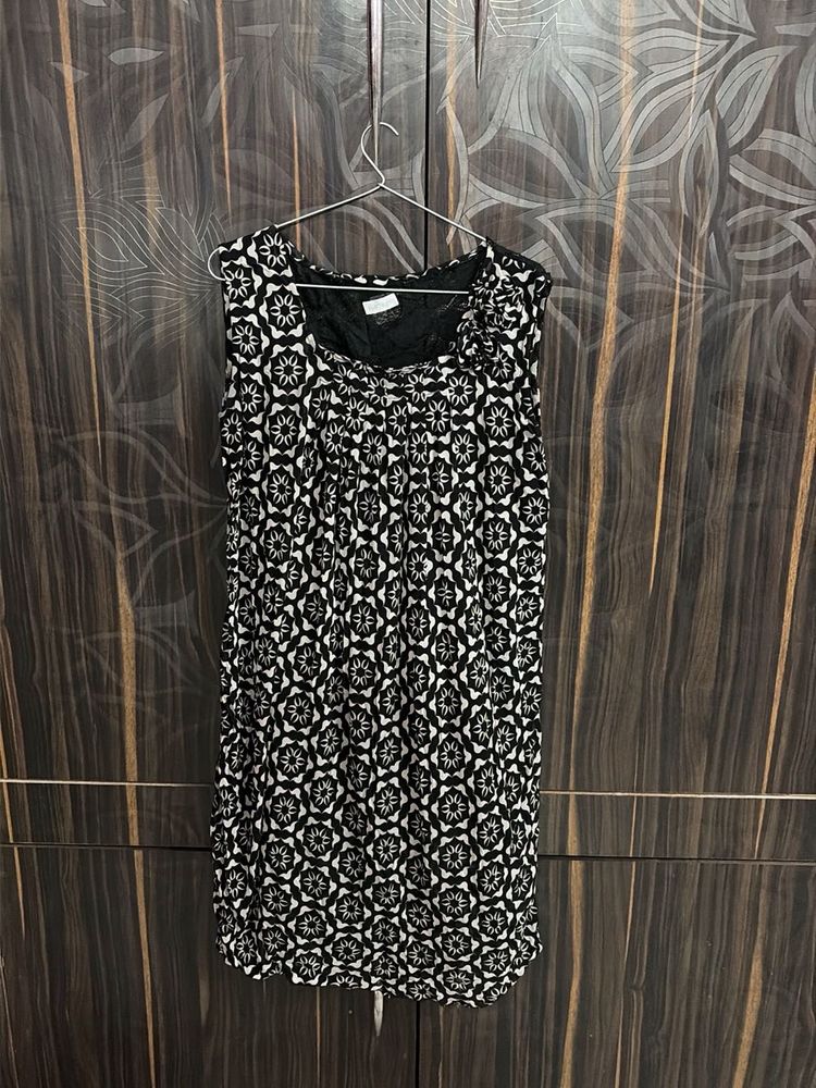 Stylish Sleeveless Black &amp; White Dress