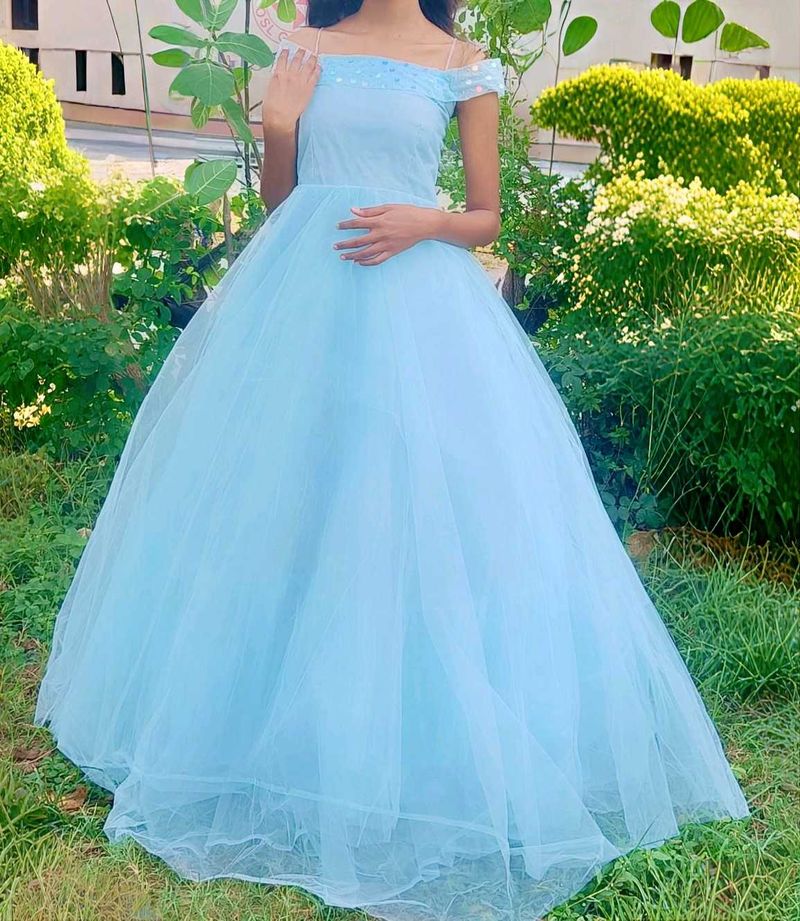 Cindrella gown with pocket 🩵