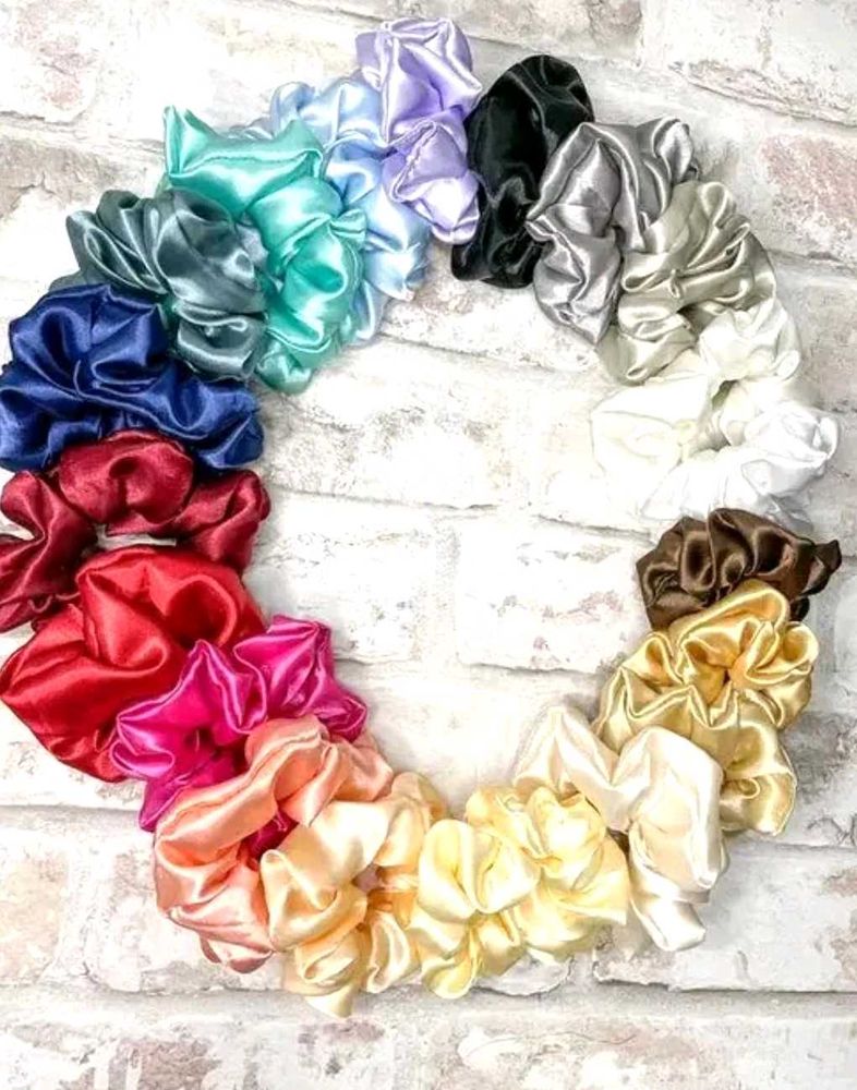 scrunchies (random colour)