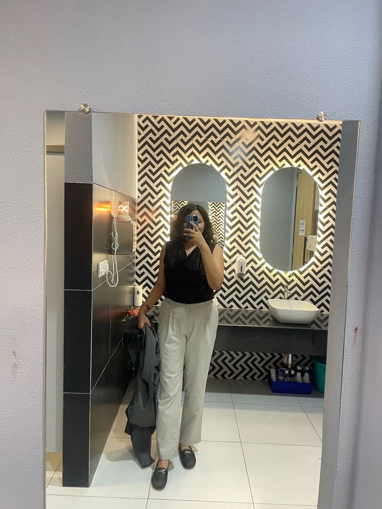 H&amp;M Stylish Wide-Legged Trousers