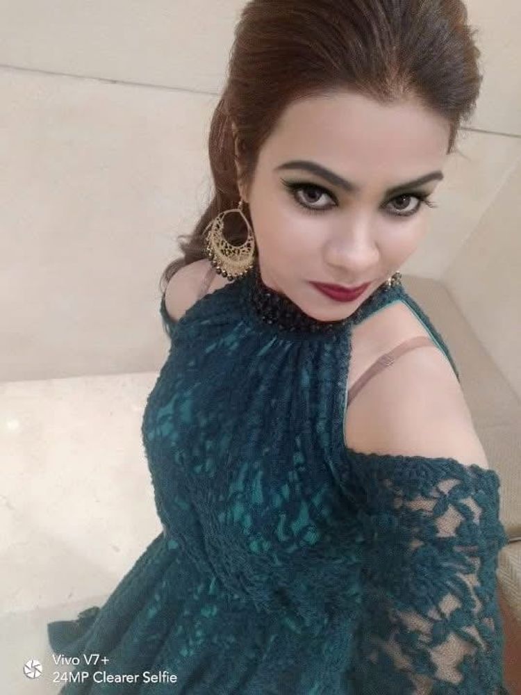 Elegant Emerald Green Lace Gown