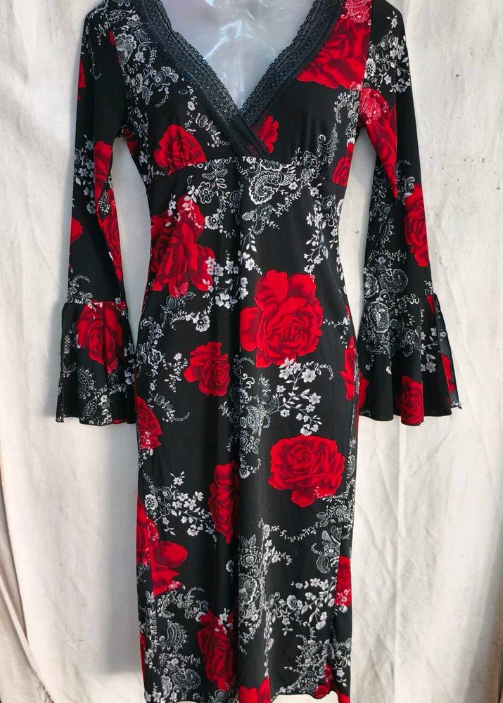 6329. Black Floral Print Bell Sleeve Dress