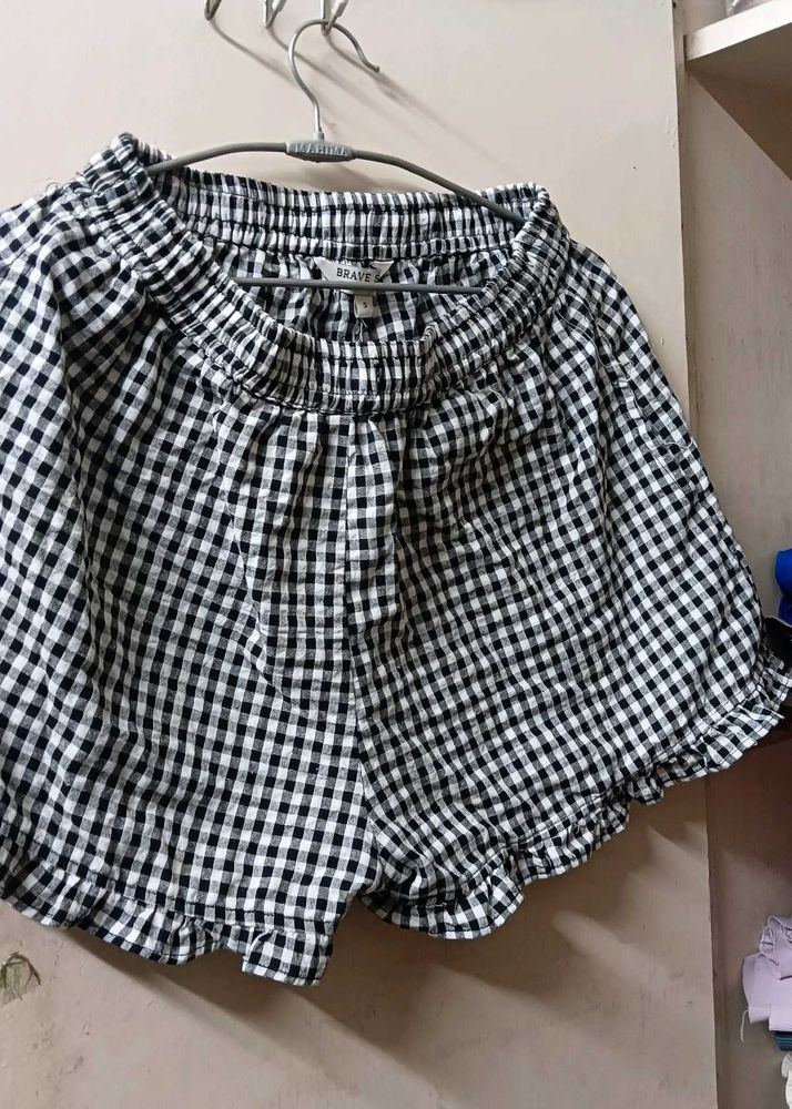 Cute Black &amp; White Gingham Shorts