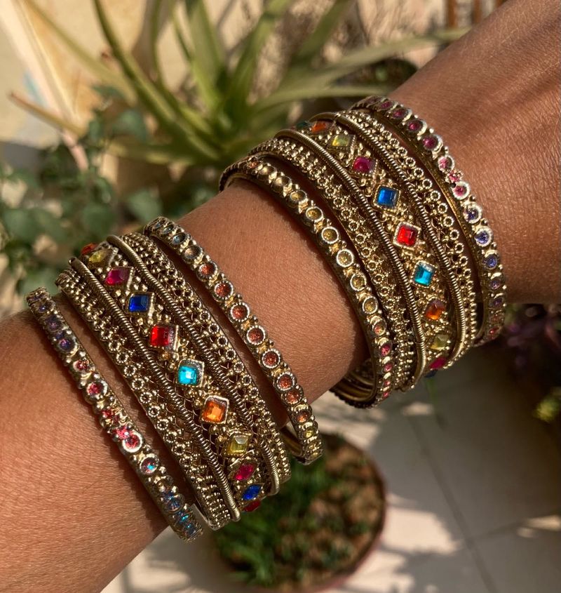 Antique Style Bangle Set