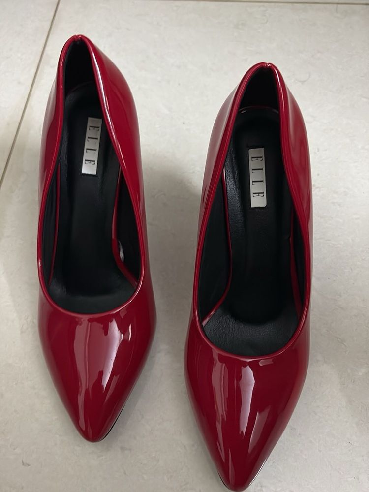Chic Red Patent Stiletto Heels