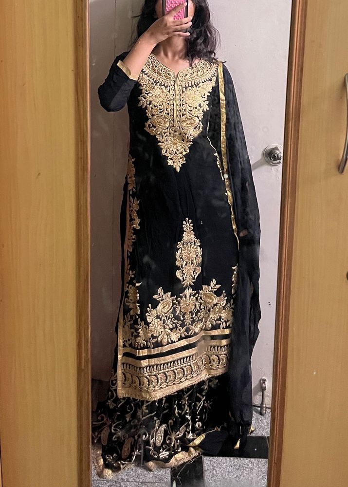 Elegant Black &amp; Gold Embroidered Kurta Set