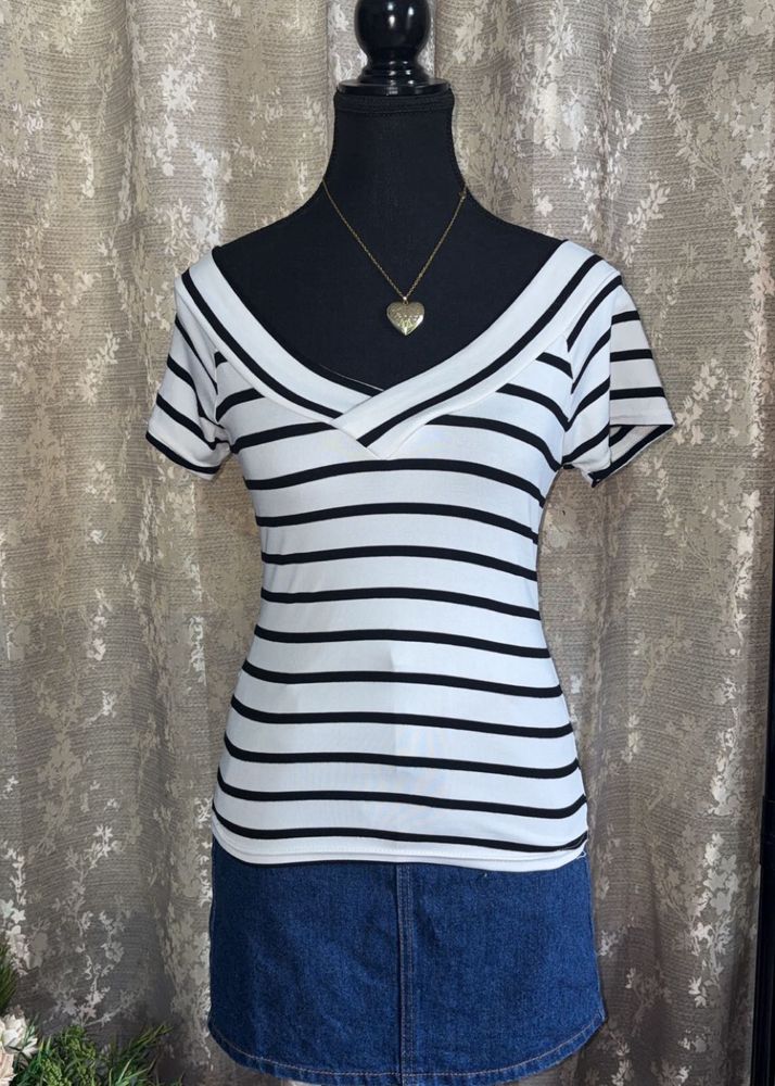 Chic Striped V-Neck Top