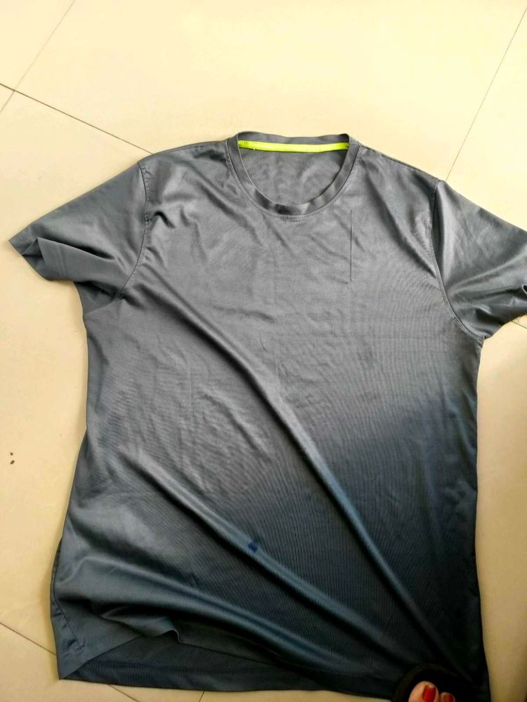 Skin Fit Beautiful Men T-shirt Gray In Colour