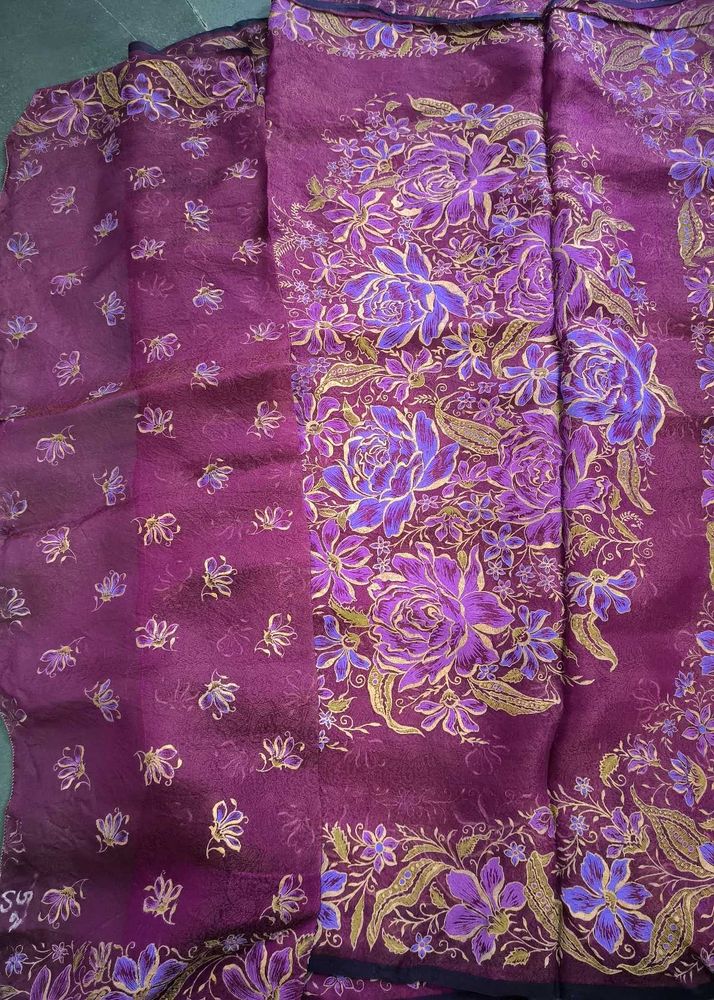Unique Floral Pattern Saree 💗
