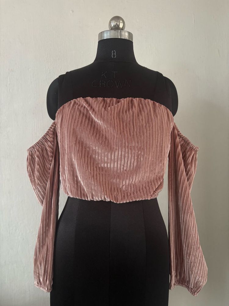 ONLY Off-Shoulder Chic Velour Top