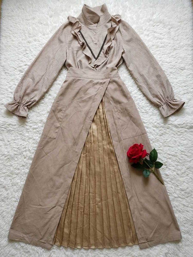 Elegant Striped Ruffle Neck Kurta Set