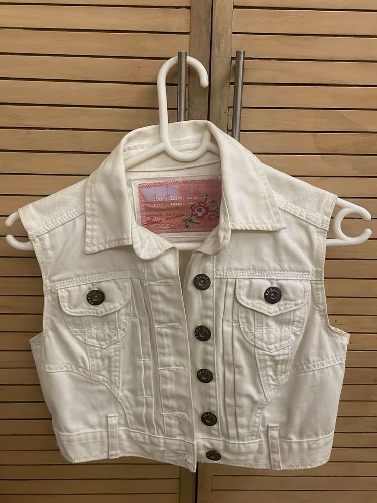 White denim Jacket, Sleeveless, Size 8