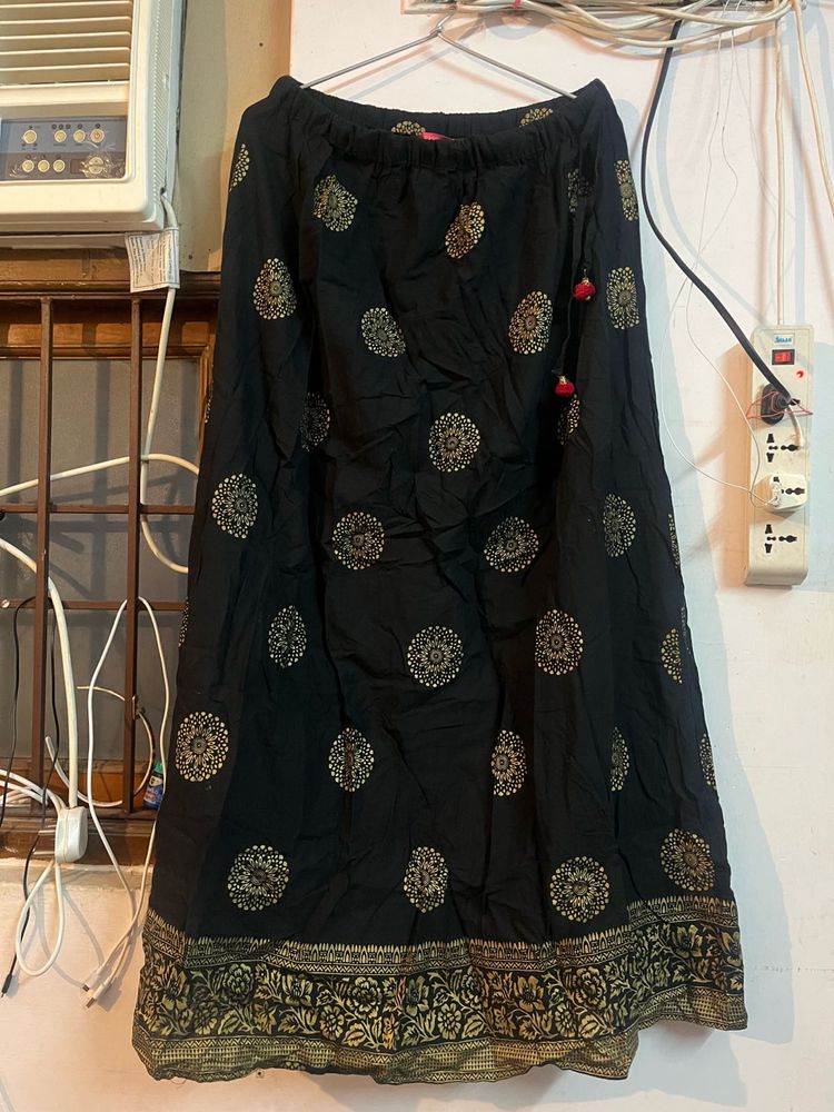 Elegant Black &amp; Gold Skirt