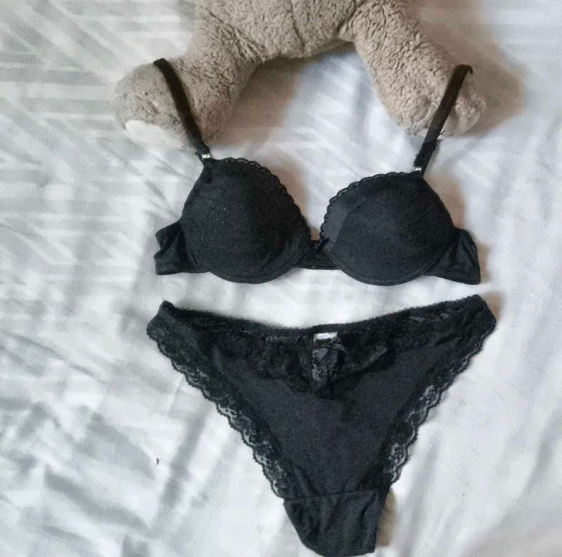 Very Beautiful N Comfortable Satin Bra With Penty