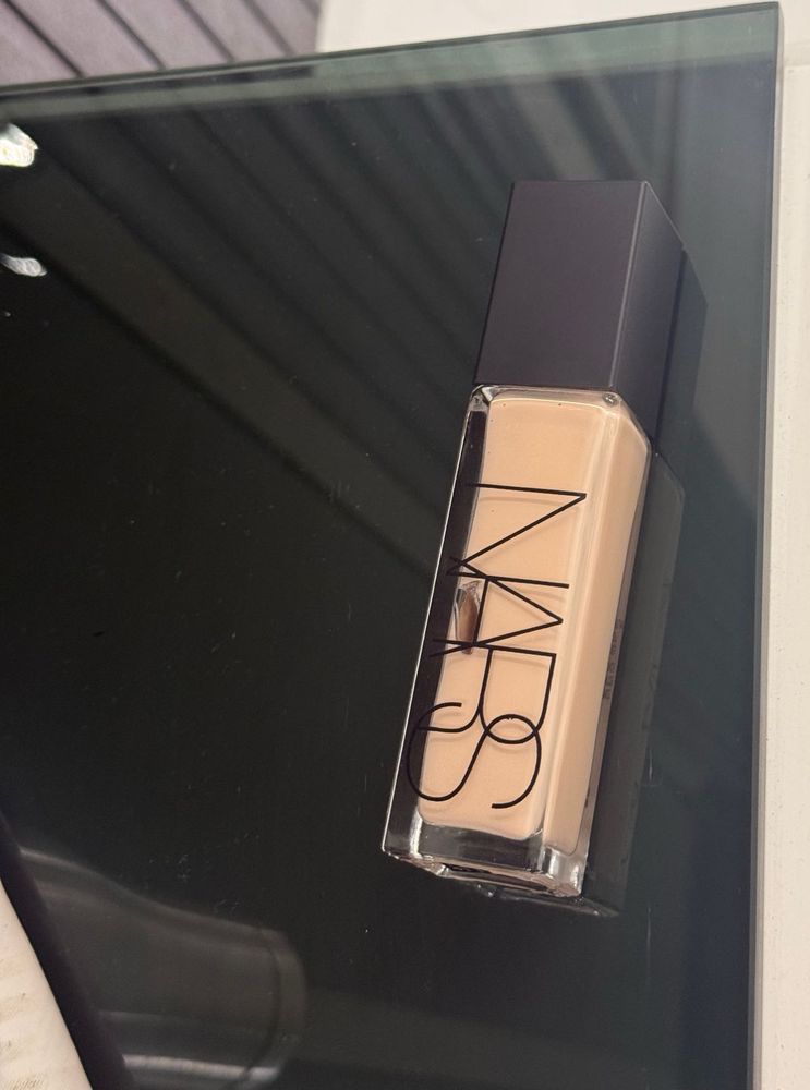 NARS Foundation - Luminous Finish