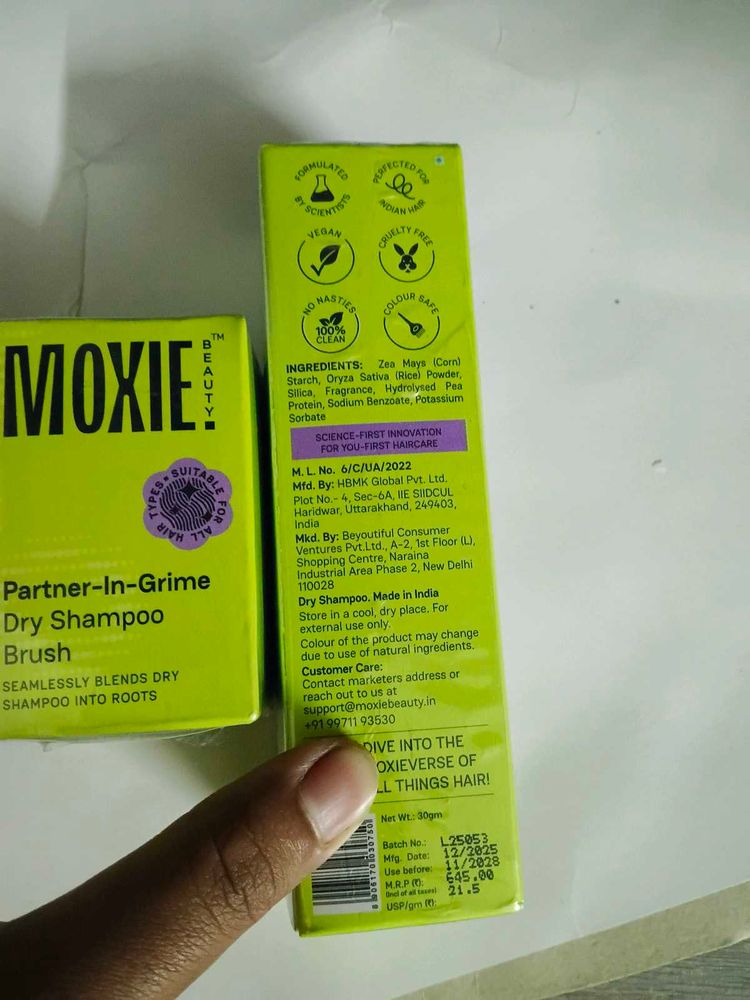 Moxie Partner-In-Grime Dry Shampoo Brush