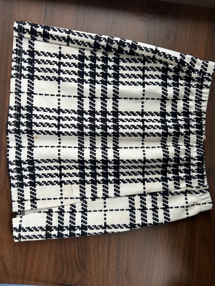 Black and White mini skirt