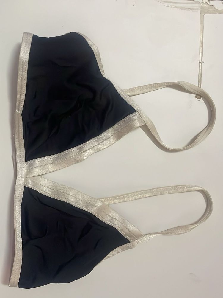 Stylish Black Sports Bra